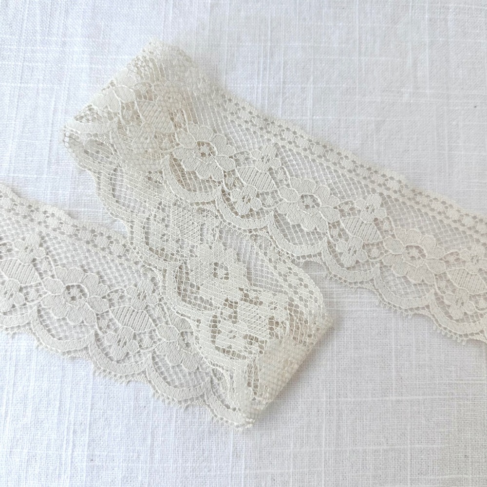 Vintage Ivory Floral Lace Trim 85" 2.36 Yards Scalloped Edge Sewing Craft Supply